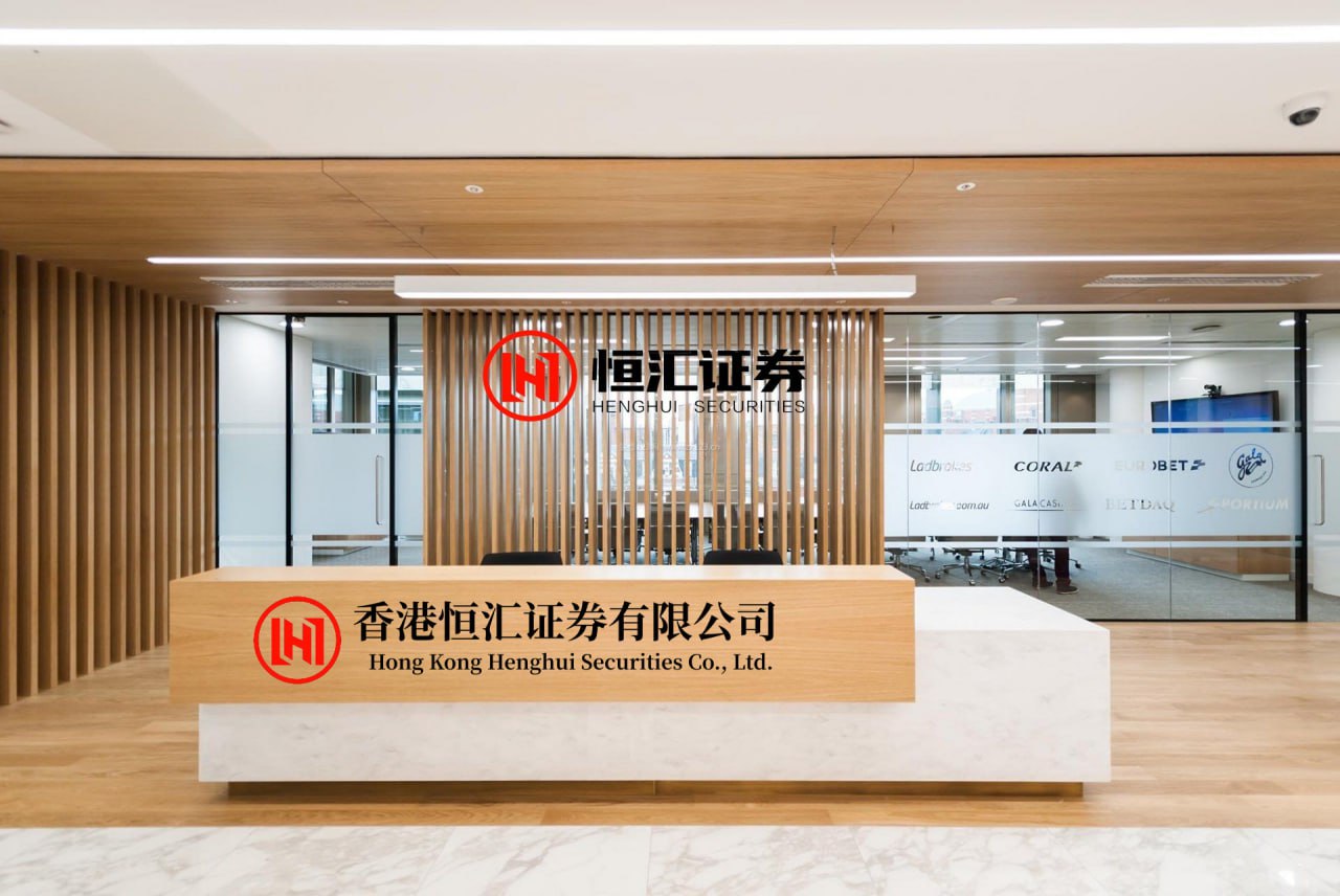 万店优配平台 59岁邓兆尊谈三女友相处规则，每人月领5万、不婚不育，把雪中送炭记到终老